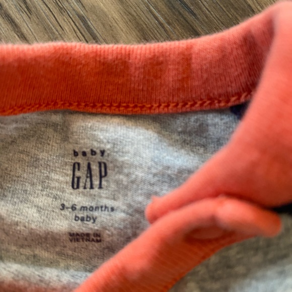 Lot of FOUR Baby Gap boy onesies - Picture 4 of 13
